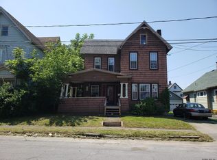 8 Arnold Ave, Amsterdam, NY 12010