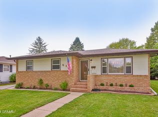 516 7th Ave SE, East Grand Forks, MN 56721