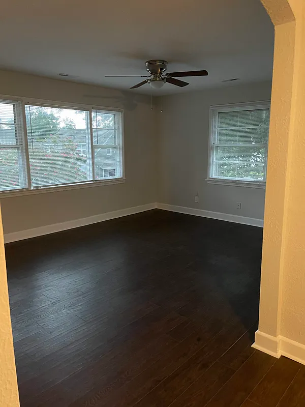 2 bed, 1000 sqft, $1,375 — Photo 2
