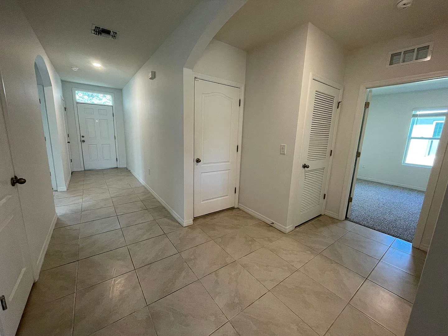 4 Bedroom 2 Bathroom home available in Edgewater, FL — Photo 3