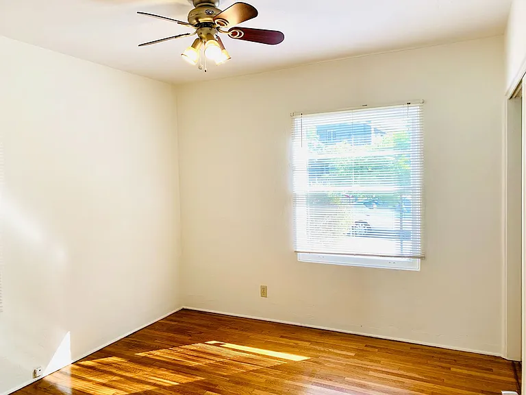 Beautiful 2bd/1ba Condo In Crown Point! W/ Garage & Laundry! $3,595/Mo — Photo 10
