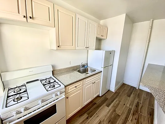 Rented by Voro, LLC | media 10