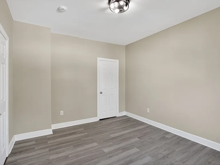 378 Grand St — Photo 17