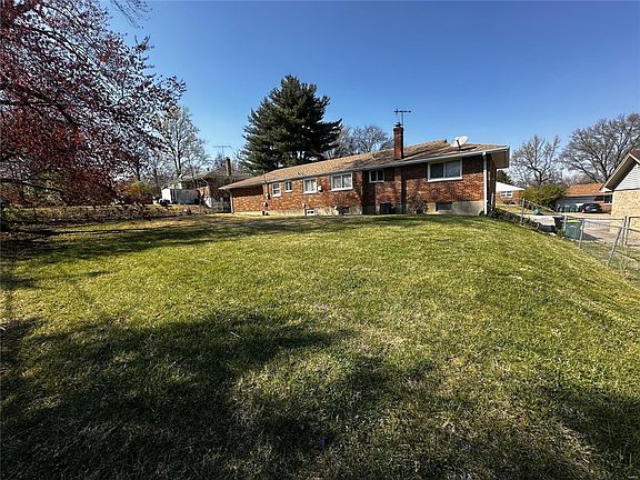 2nd image of 2432 Caverhill Dr