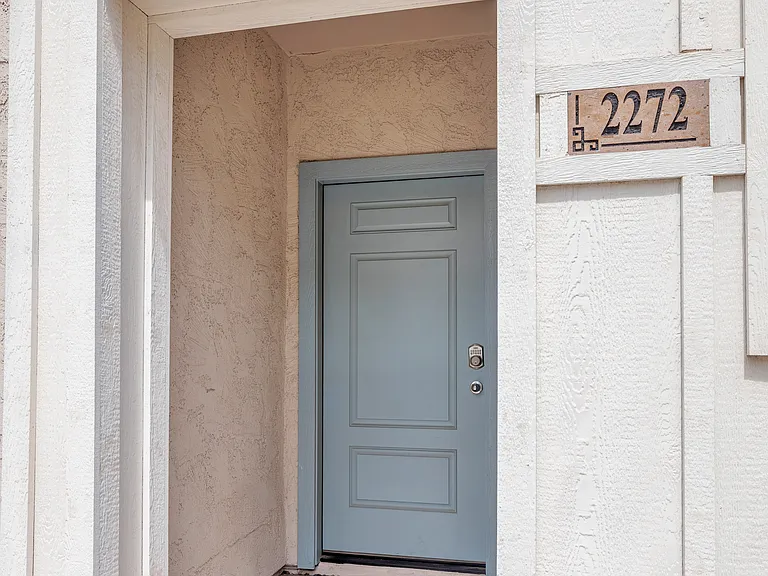 2272 W Harmont Dr — Photo 3