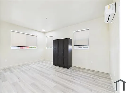 8457 Langdon Ave — Photo 4