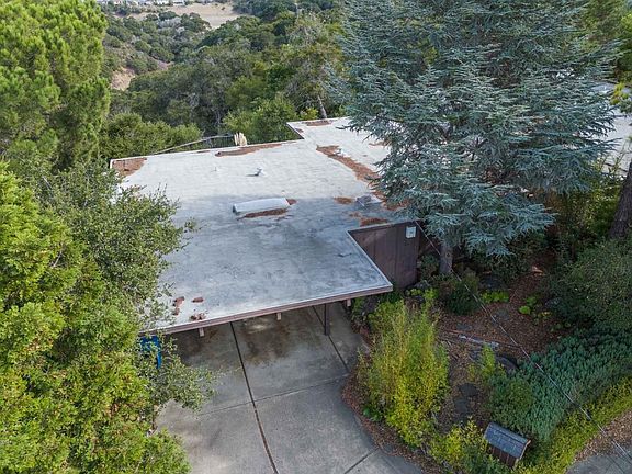 3rd image of 40 Lundys Ln