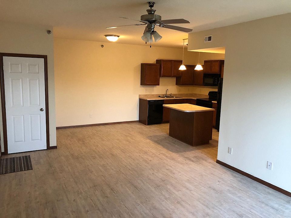 2nd image of 1825 SW White Birch Cir Unit 8