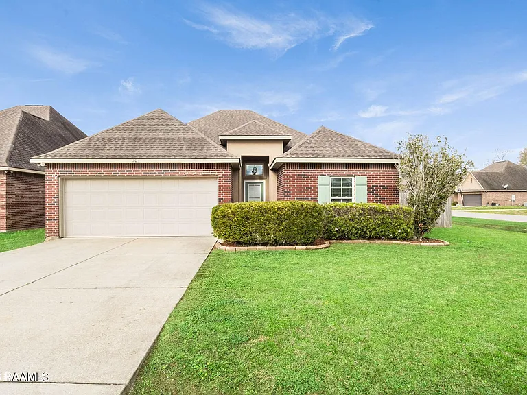 205 Quiet Bluff Dr — Photo 1