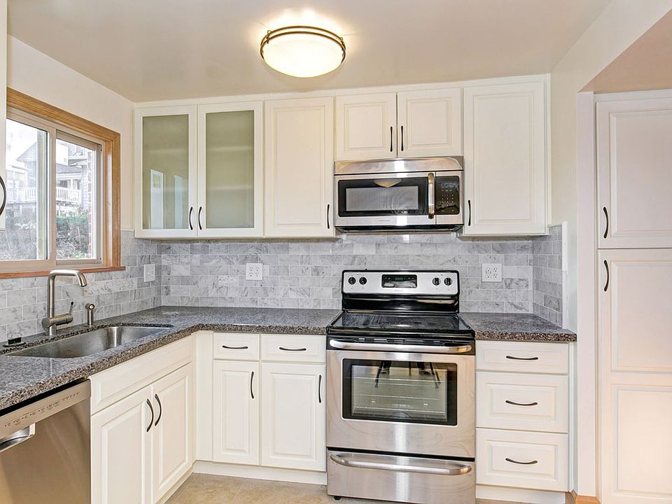 1st image of 215 Aloha St APT 201