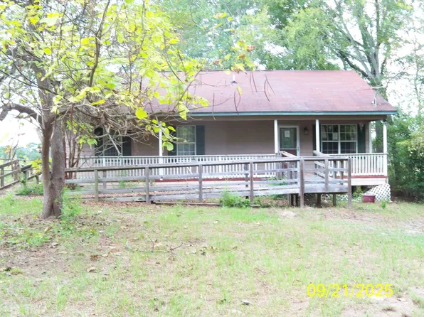 5961 Club Dr, Gilmer, TX 75645