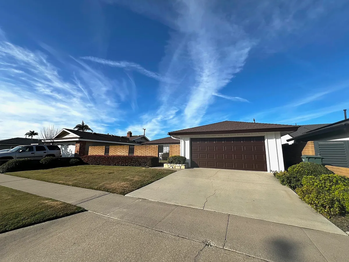 Building Photo - 18371 Tamarind St