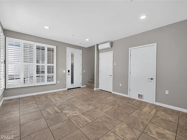 821 Brickyard Ln — Photo 5