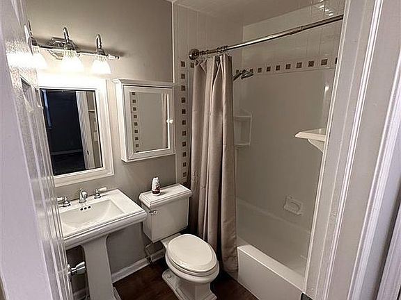 4th image of 1728 Idlewild Dr