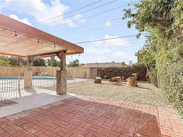 25441 Park Ave — Photo 19