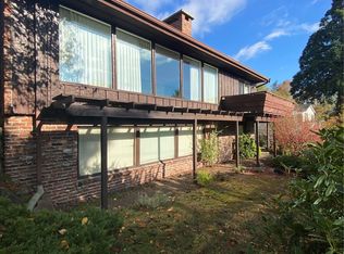 17058 Sylvester Rd SW, Seattle, WA 98166