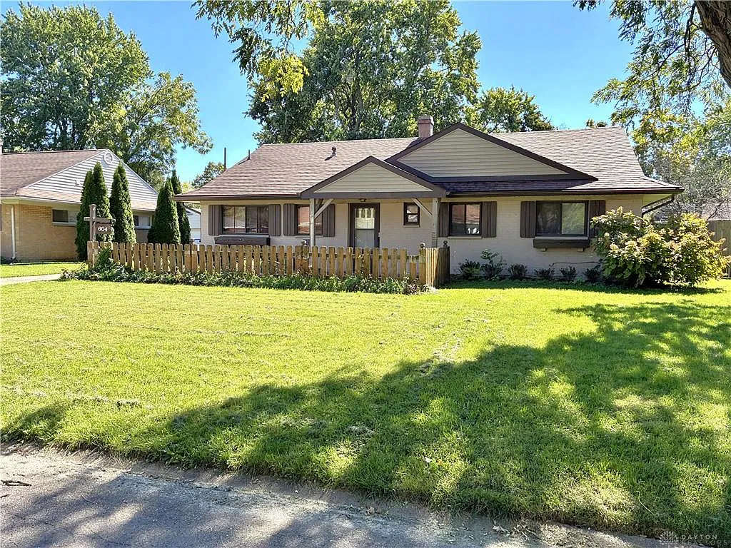 3 bed, 1.5 bath, 1731 sqft, $1,690 — Photo 2