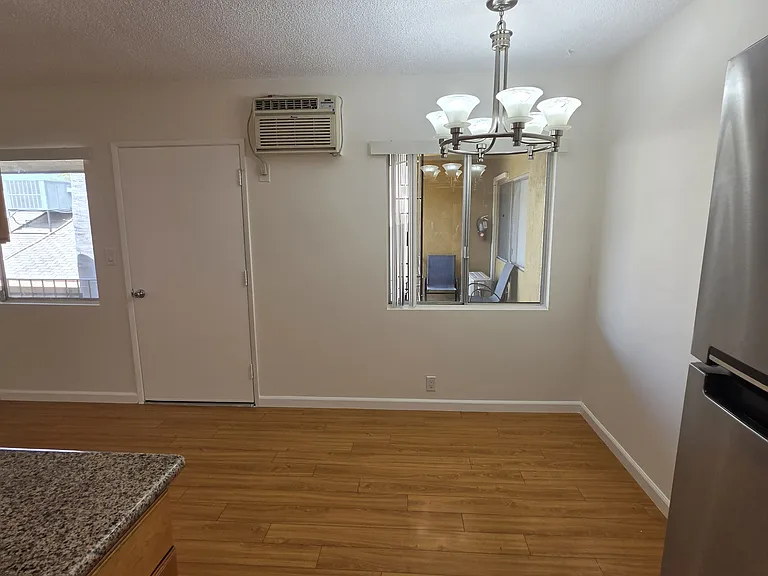620 W Lexington Dr #5 — Photo 14