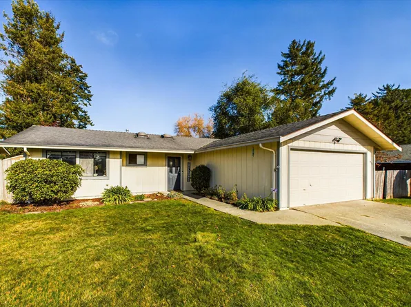 1951 Holly Dr, McKinleyville, CA 95519