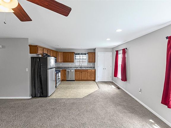 5th image of 209 S Pence St