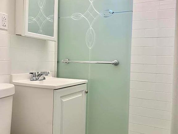 2nd image of 168 W 107th St APT 5C