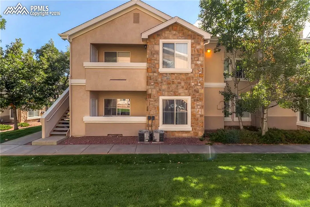 2 bed, 1084 sqft, $1,650 — Photo 1