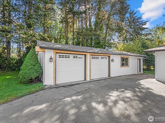 3rd image of 4621 Birch Tree Lane NW