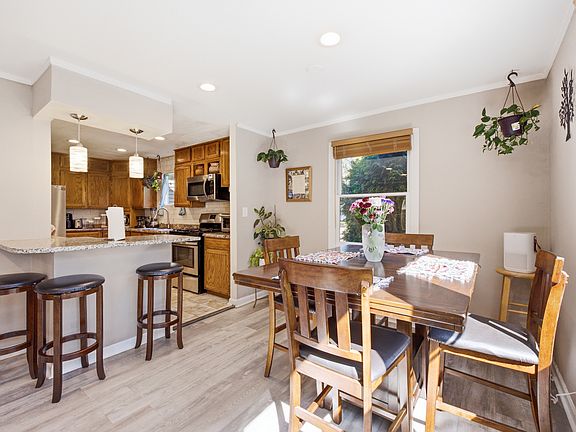 5th image of 132 Walnut Ct