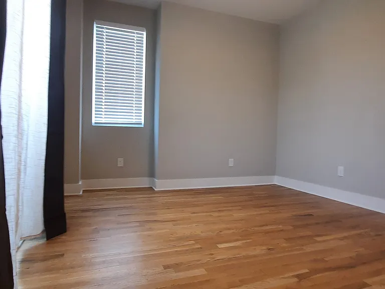 490 W Trinity Ln — Photo 39