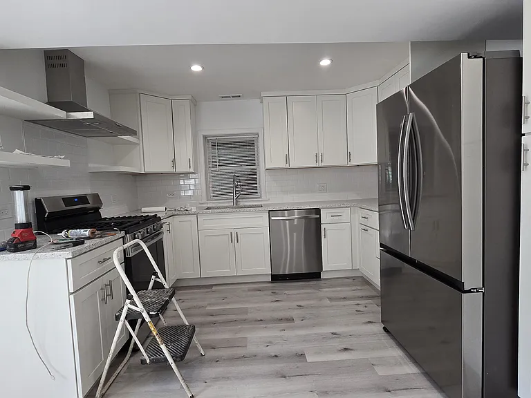 2451 N Ridgeway Ave #G — Photo 3
