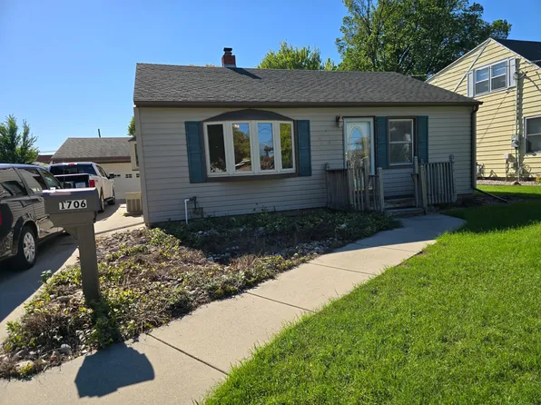 1706 2nd Ave S, Fargo, ND 58103