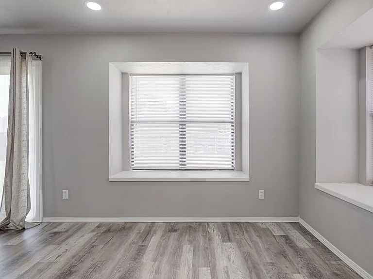 2505 Greenfield Dr — Photo 5