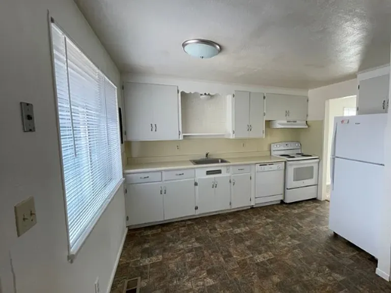 1019 W Lakeside Dr — Photo 7