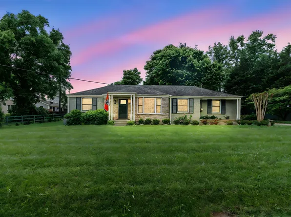 2000 McKennell Dr, Nashville, TN 37206