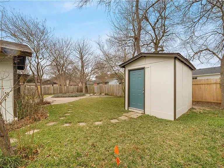 2515 Berkett Dr — Photo 26