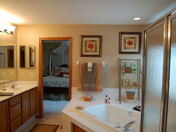 4th image of 6113 Broadwell Ct