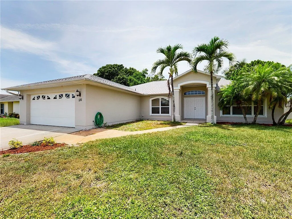3 bed, 2.0 bath, 1794 sqft, $2,400 — Photo 2