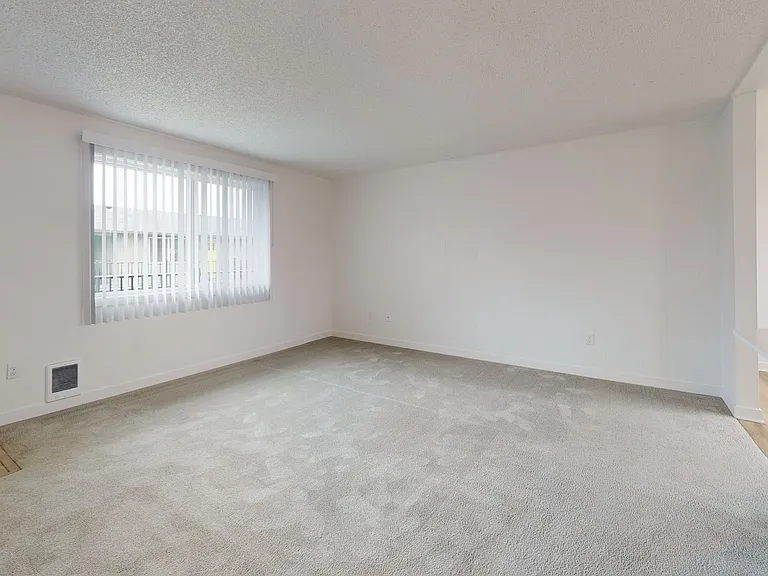 610 Elizabeth St — Photo 2