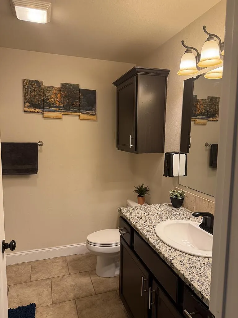 3 bed, 2.0 bath, 1964 sqft, $3,500 — Photo 4
