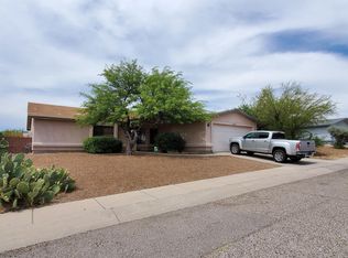 9951 E Falcon Point Dr, Tucson, AZ 85730