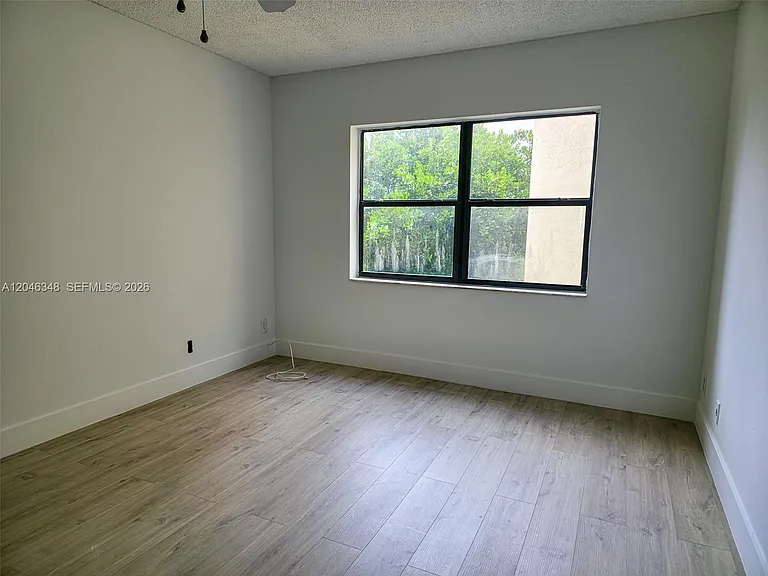 8290 Lake Dr #422 — Photo 5