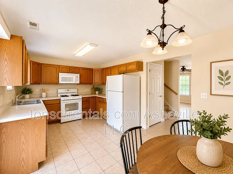 28 Rotunda Cir — Photo 5