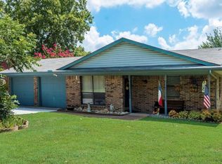 807 N Hughes St, Howe, TX 75459