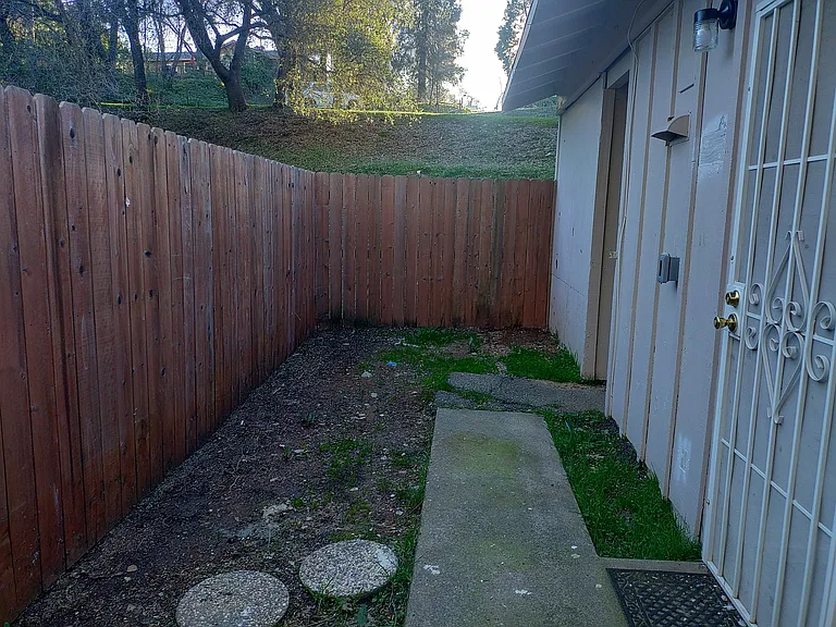 2829 Manor Dr #B — Photo 10