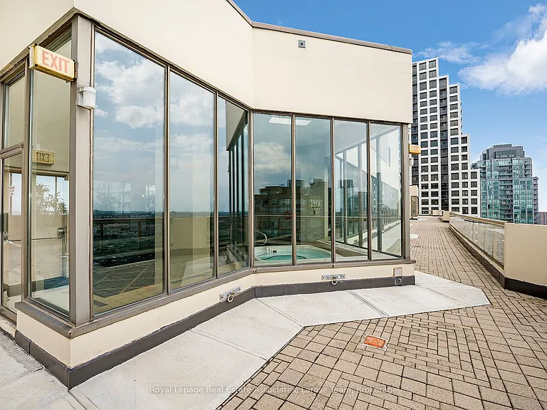 55 Elm Dr W #Penthouse 02 — Photo 31