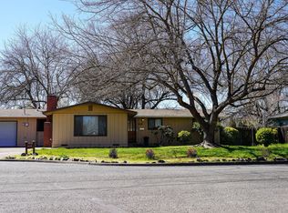 920 S 4th St, Central Point, OR 97502