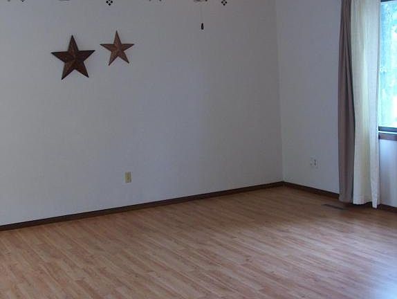 5th image of 106 N Park St