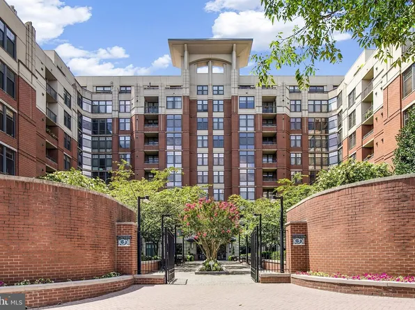 1021 N Garfield St APT 830, Arlington, VA 22201