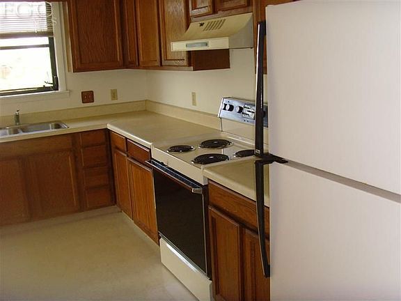 2nd image of 180 Lanark Ave