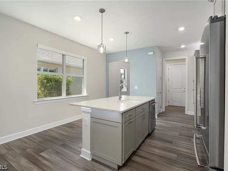 42186 Edgewater Dr — Photo 8